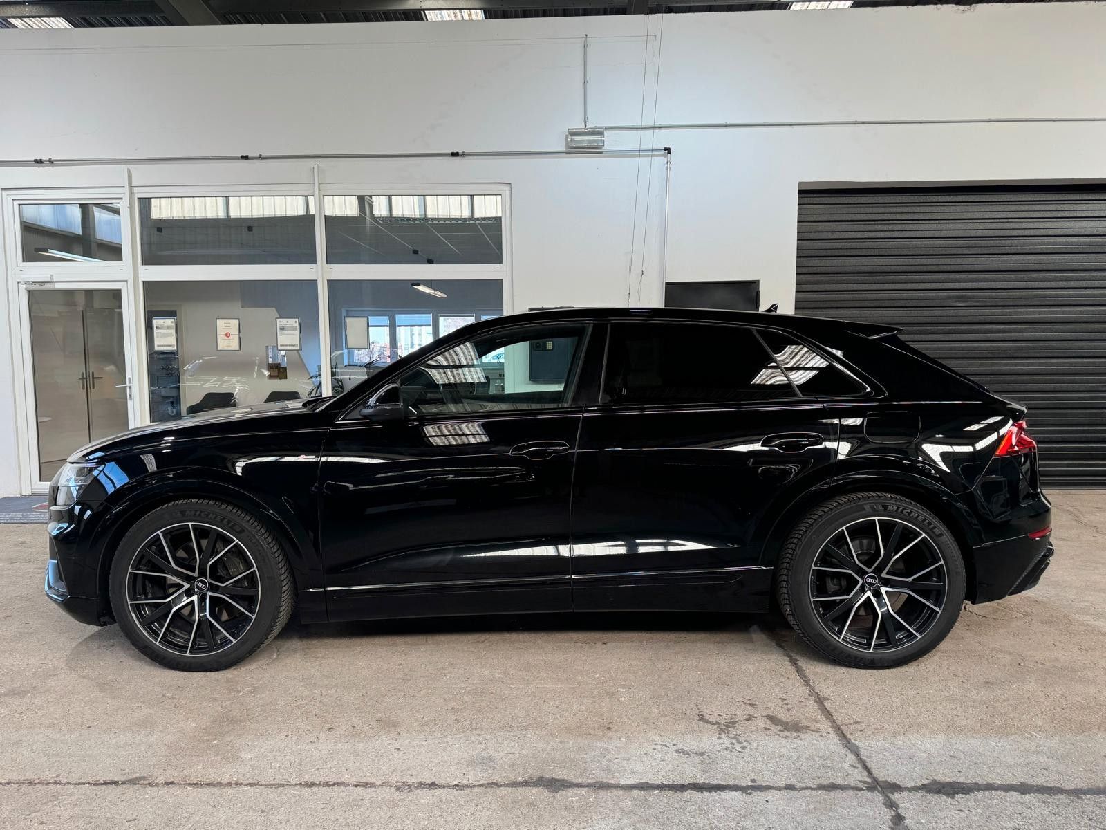 Audi Q8 55 TFSI S-LINE PLUS/22" ALU/AHK/COMPET. PLUS imagem 2