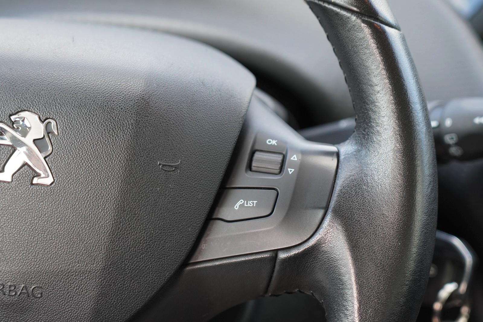 Peugeot 2008 Active MIT 3 JAHREN GARANTIE !!!