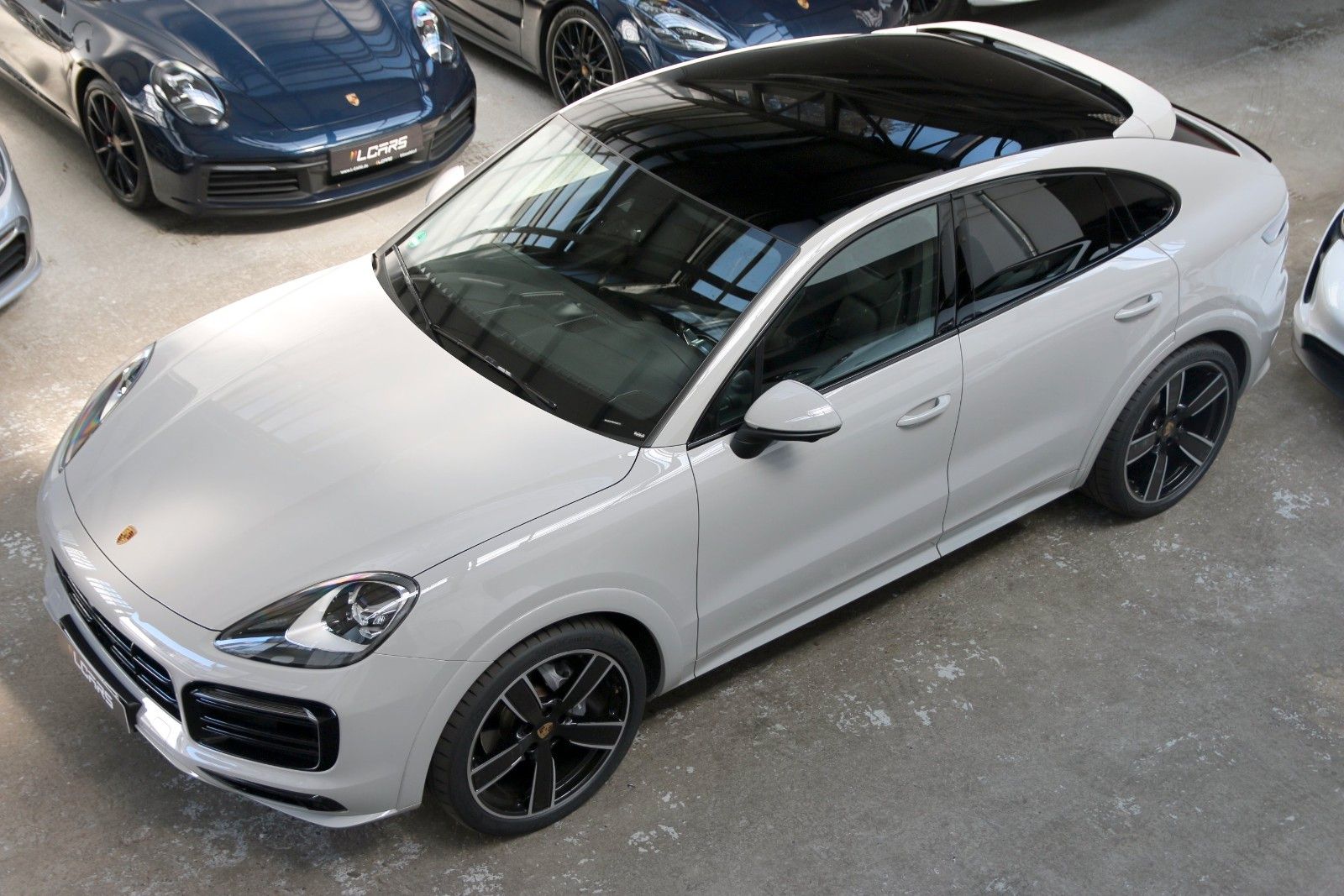 Porsche Cayenne - 1