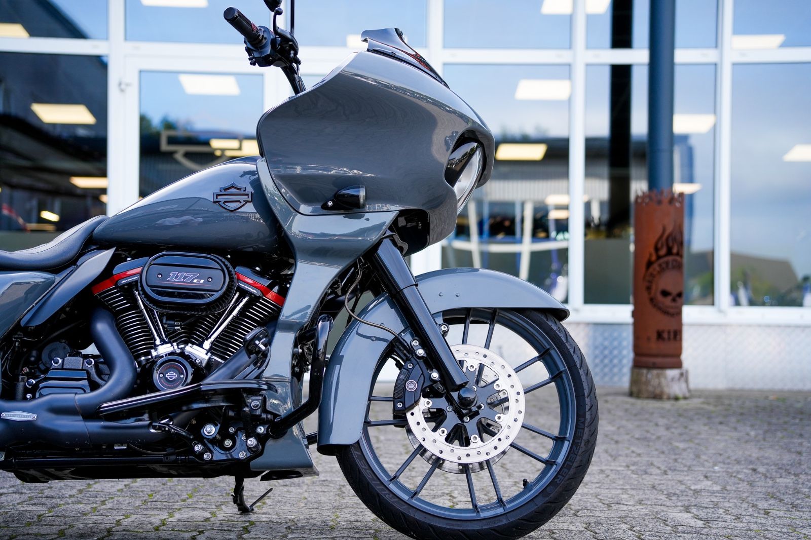 Fahrzeugabbildung Harley-Davidson FLTRXSE CVO Road Glide - JEKILL & HYDE -