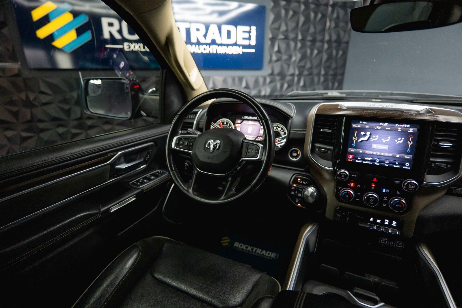 Fahrzeugabbildung Dodge RAM 5.7 V8 HEMI 4x4 LARAMIE Offroad Night LED