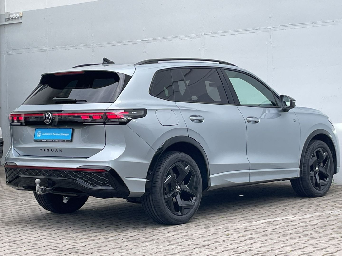 Tiguan 2.0 TDI R-Line Black Style AHK/360°Kamera