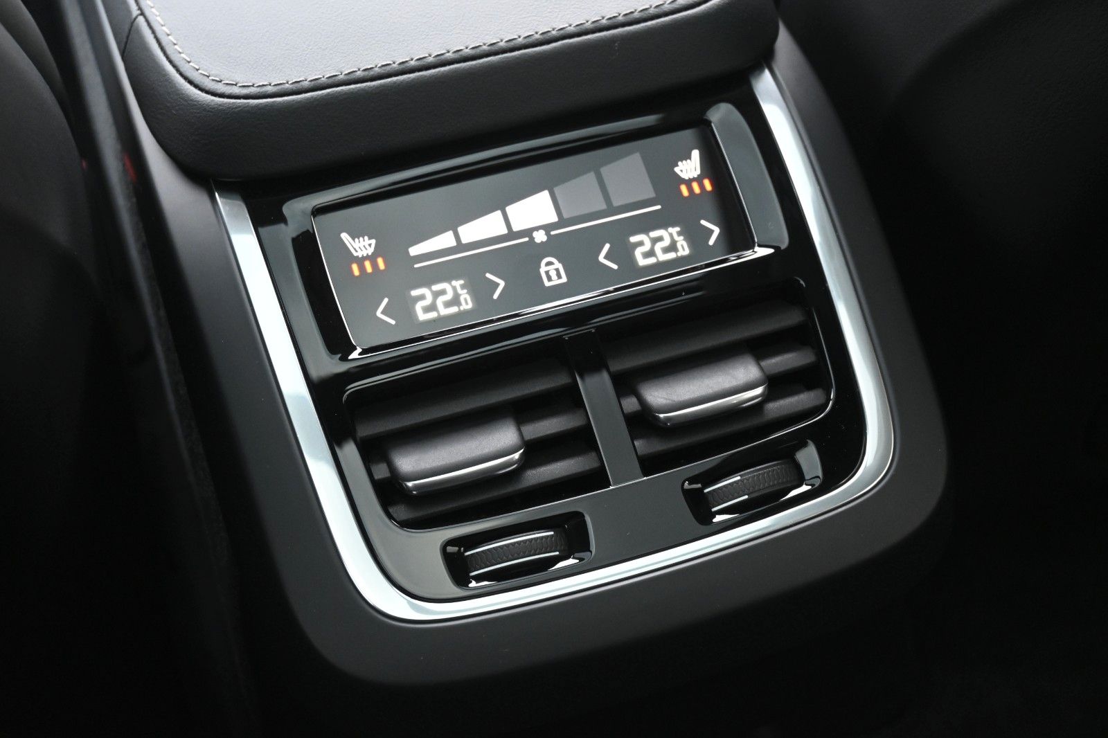 Fahrzeugabbildung Volvo XC90 B5D AWD Ultimate Bright*LED*PANO*STHZ*360