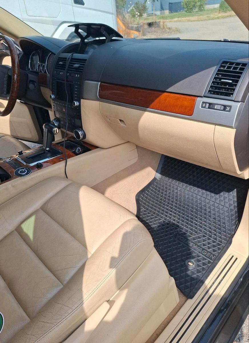 Volkswagen Touareg 2007 — interior