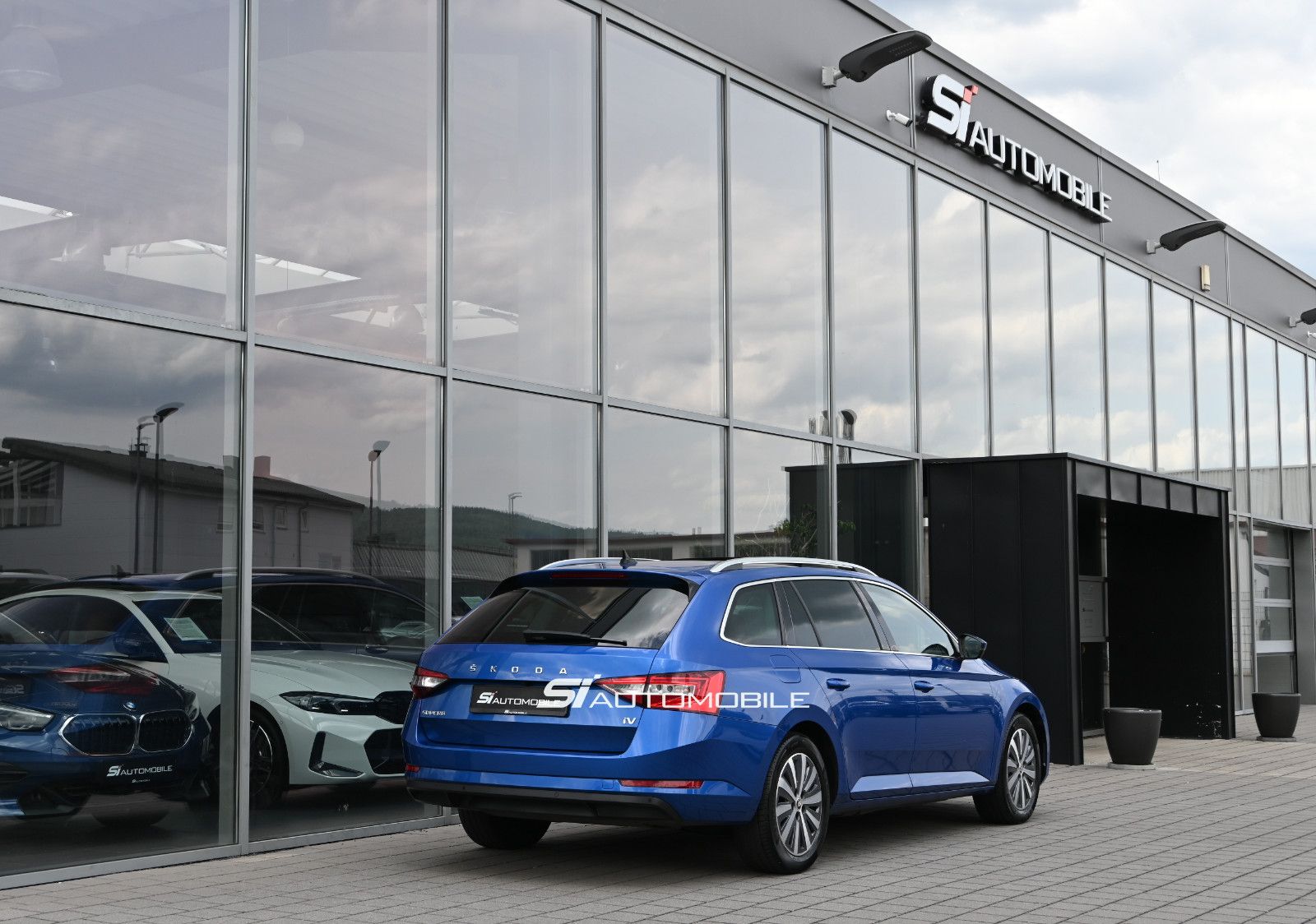 Fahrzeugabbildung SKODA Superb 1.4 TSI iV DSG AMBITION COMBI °AHK°PANO°