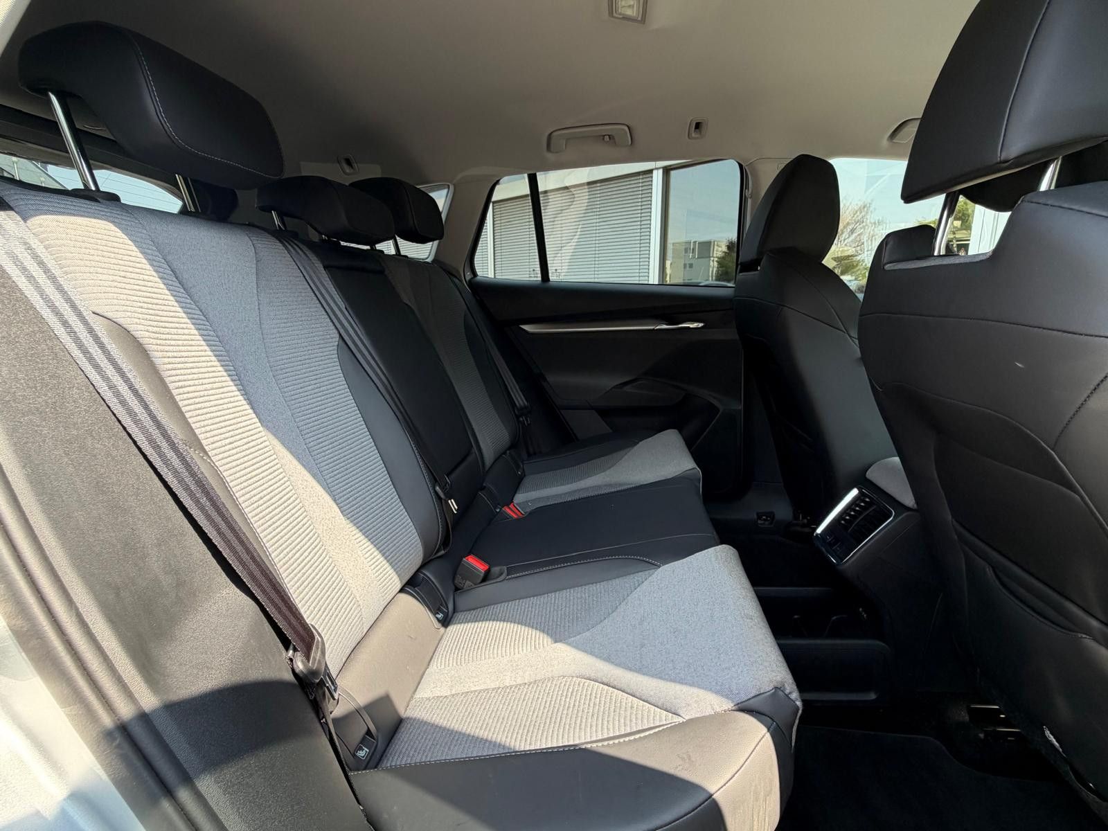 Fahrzeugabbildung SKODA Enyaq 85 4x4 Loft NAVI+LED+SHZ+KAMER+ACC+DAB+WP+