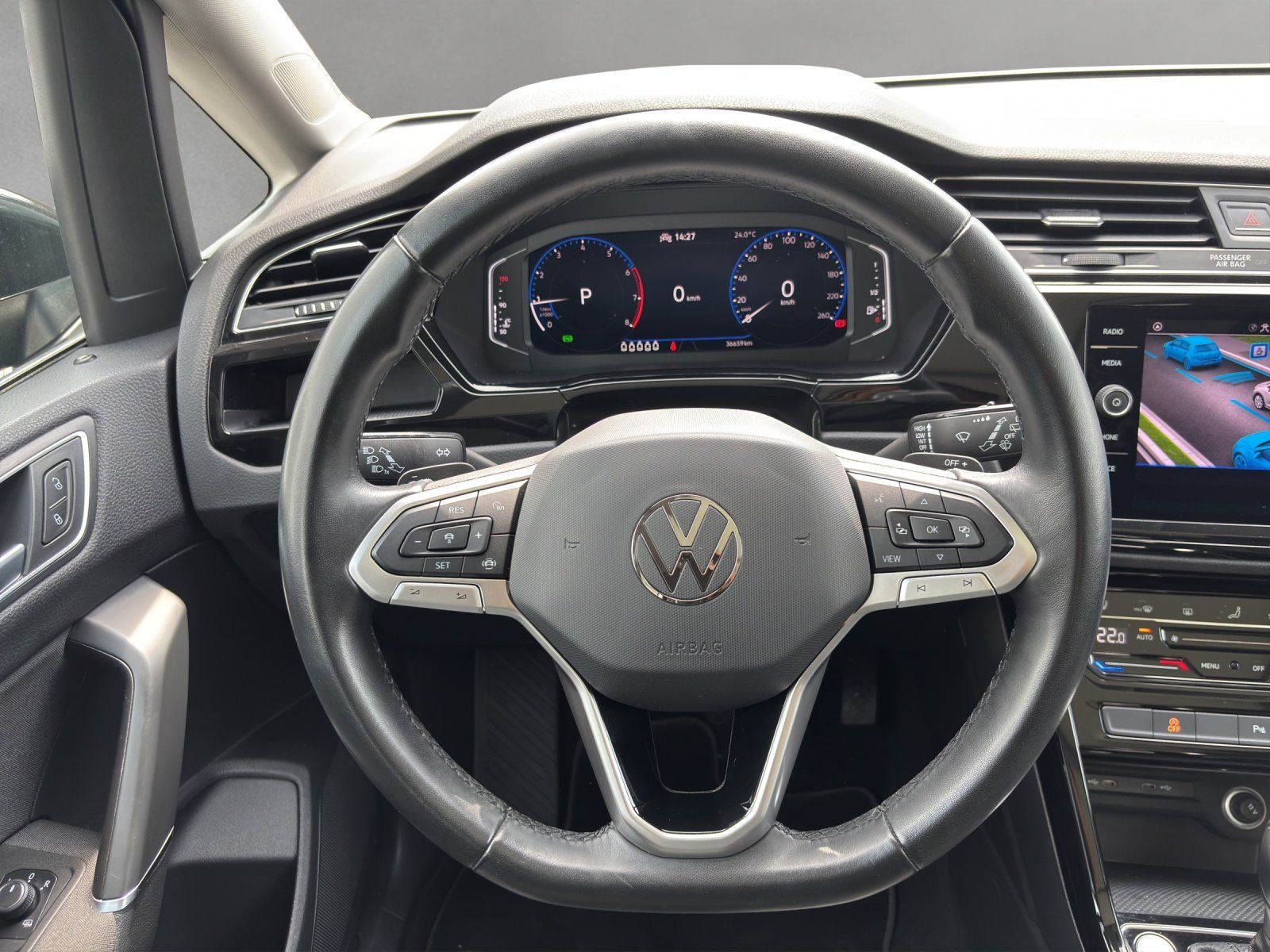 Fahrzeugabbildung Volkswagen Touran 1.5 TSI DSG Highline/PANO-DACH/KAMERA/7Si