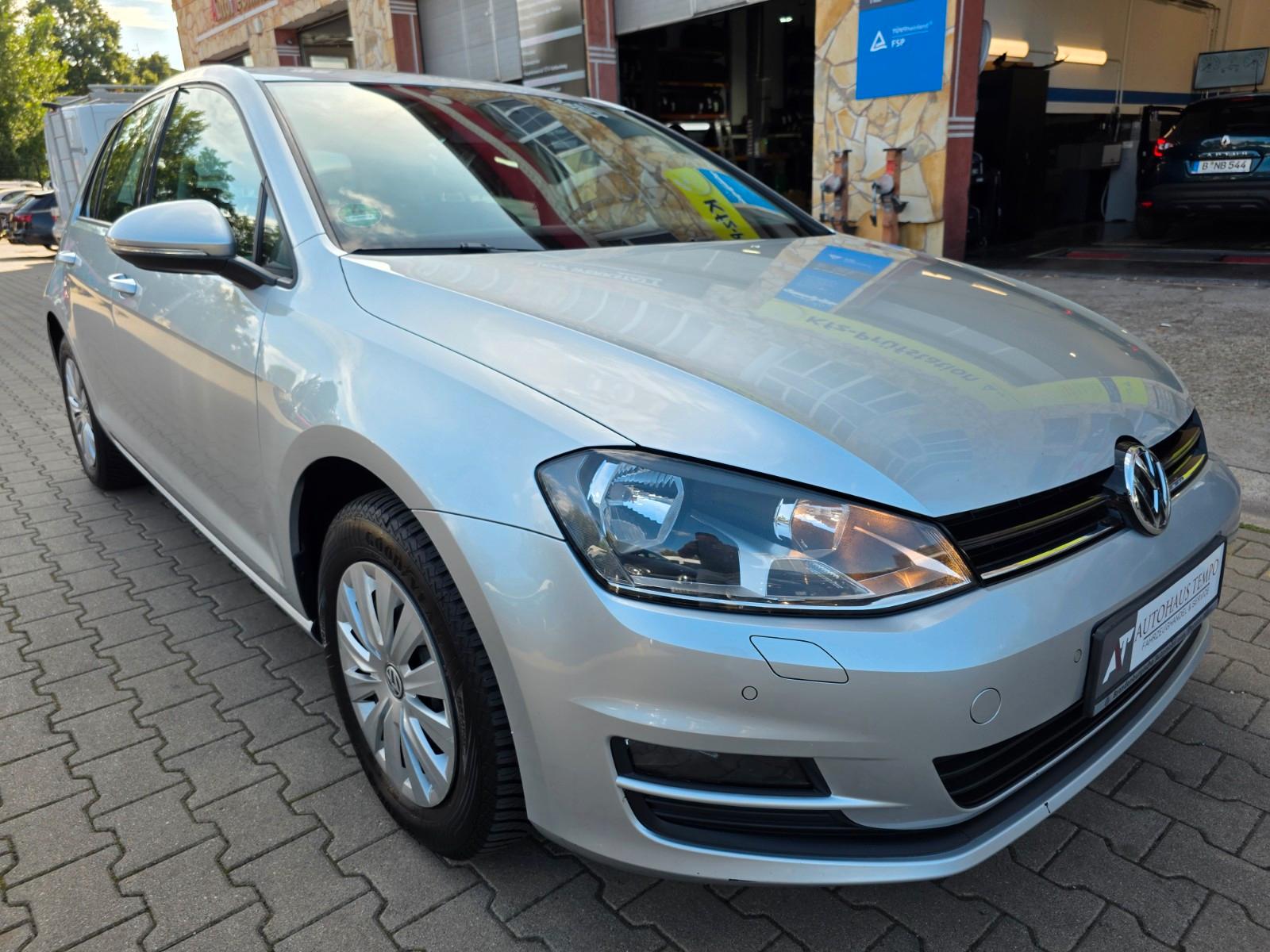 Volkswagen Golf VII Lim. Trendline BMT NAVI-PDC