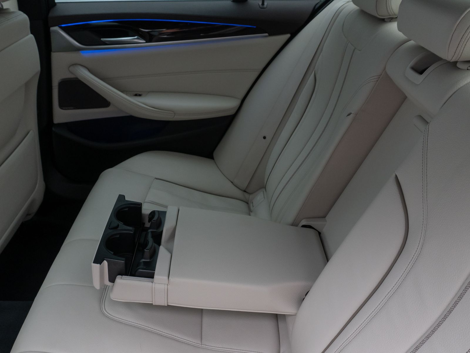 Fahrzeugabbildung BMW 530d xD M Sport 360°Komfort ACC HUD DisplKey H/K