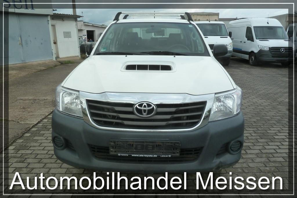 Toyota Hilux 2014 — rear view