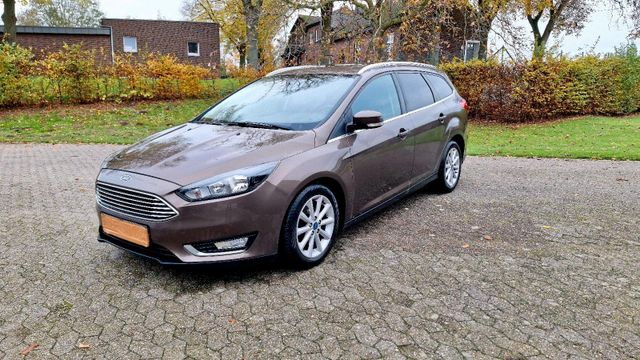 Ford Focus Kombi Turnier Titanium Automati...