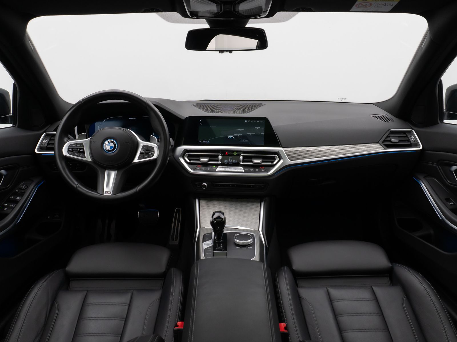 Fahrzeugabbildung BMW 330e M Sport Panorama Laser Kamera HUD DAB HiFi