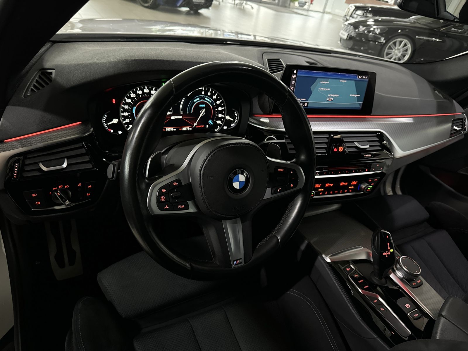 Fahrzeugabbildung BMW 530e  iP M Sport Kamera DAB H/K NaviPro ACC Alar