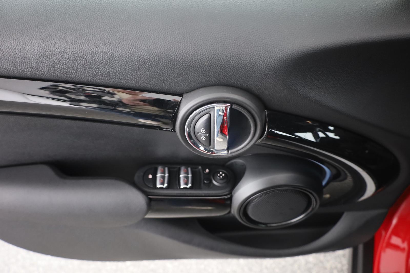 MINI Cooper 1.5 Classic Trim LED Navi Kamera Leder