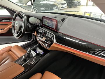Fahrzeugabbildung BMW 520d SportLine 360°Stop&Go Memory LiveCockpitPro
