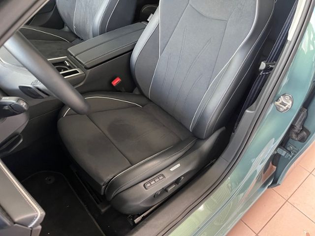 Fahrzeugabbildung Volkswagen Passat Variant 1.5 eTSI DSG BUSINESS NAV AHK KAM