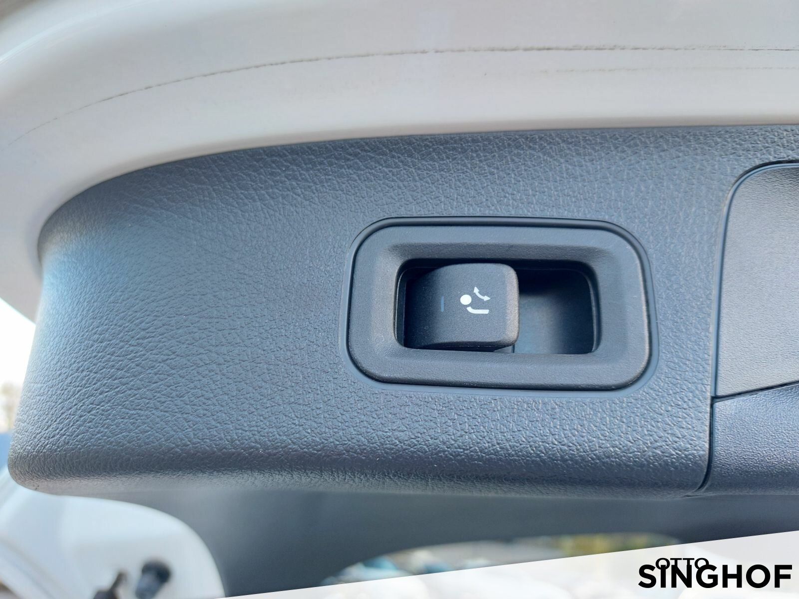 Fahrzeugabbildung Mercedes-Benz GLA 200 Progressive +AHK+Pano+Night+LED+Rü Kam+