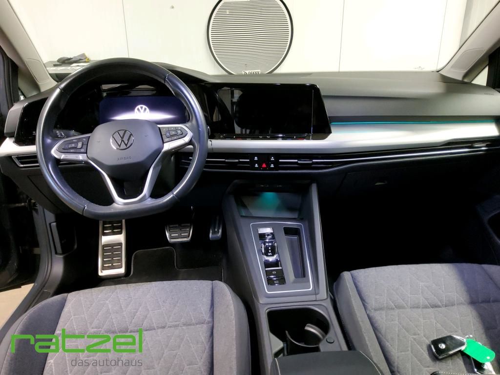 Fahrzeugabbildung Volkswagen Golf VIII Life 2.0 TDI DSG Navi AHK Kamera ACC L