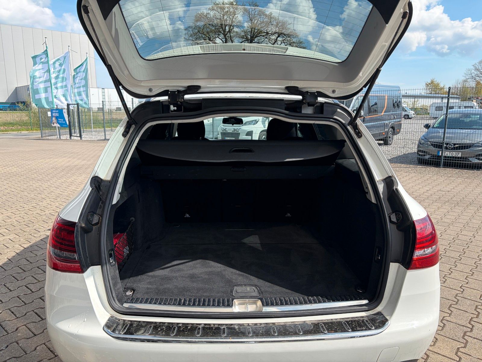 Fahrzeugabbildung Mercedes-Benz C 180 T d Bussiness Plus Navi Autom.