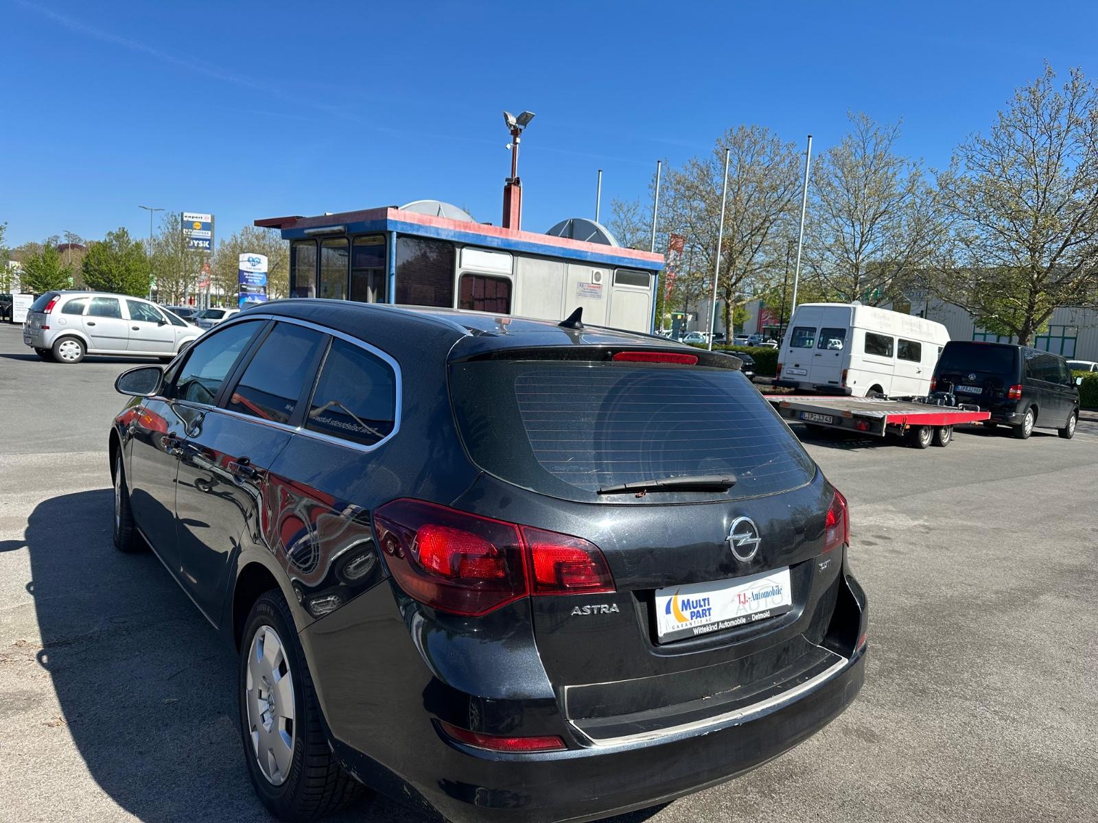 Opel Astra J Sports Tourer Innovation