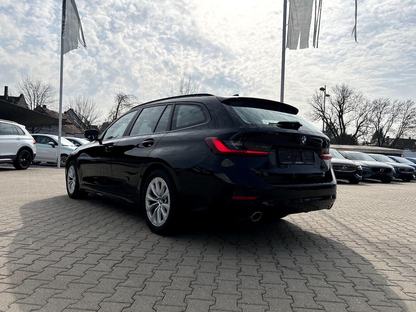BMW 318d Touring *LED Navi Leder AHK DAB el. Heck*