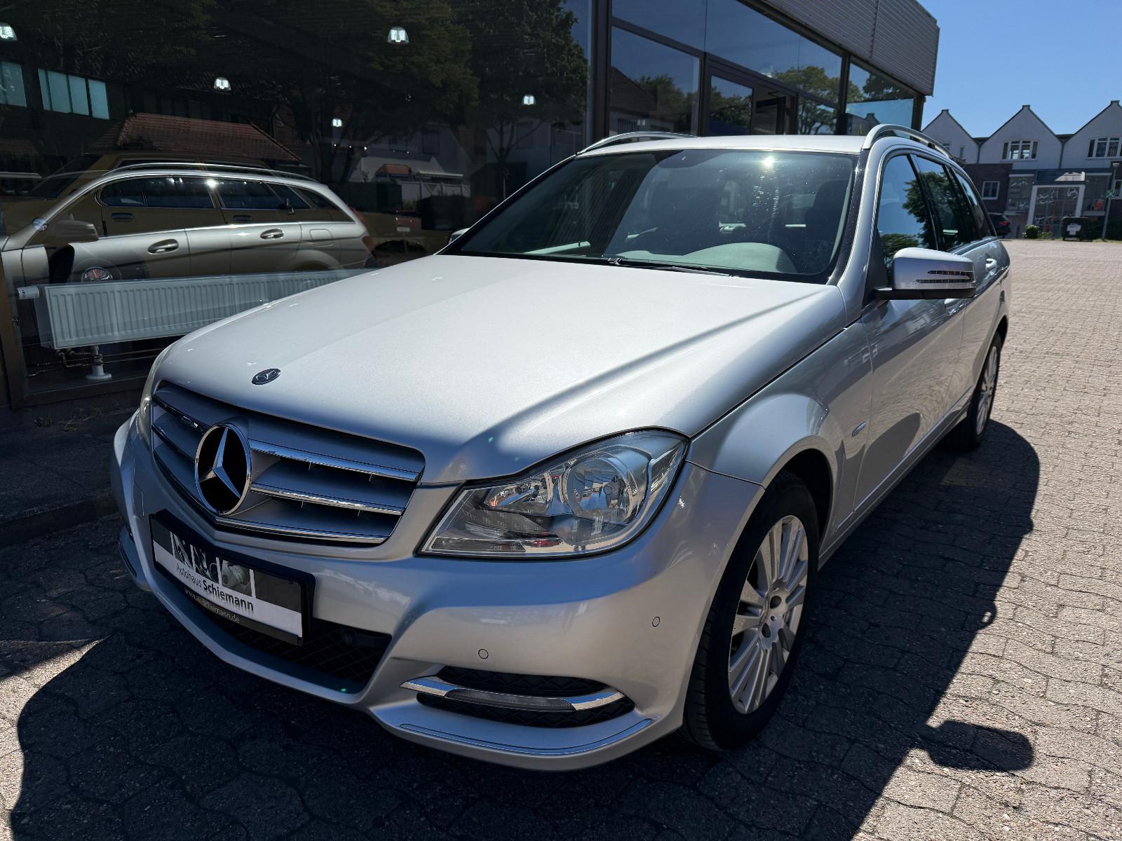 Mercedes-Benz C 180 T CGI BE Elegance AUTOM/AHK/NAVI/PTS/2.HD.