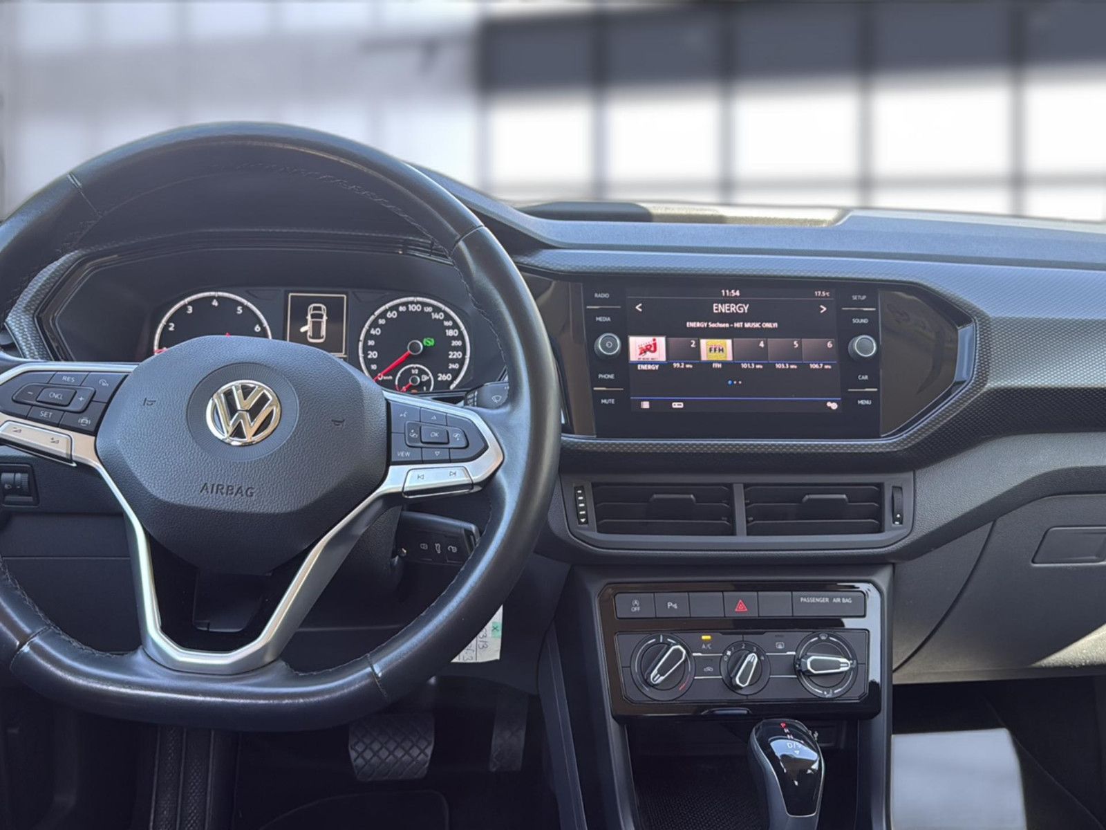 Fahrzeugabbildung Volkswagen T-Cross Life/ unfallfrei /