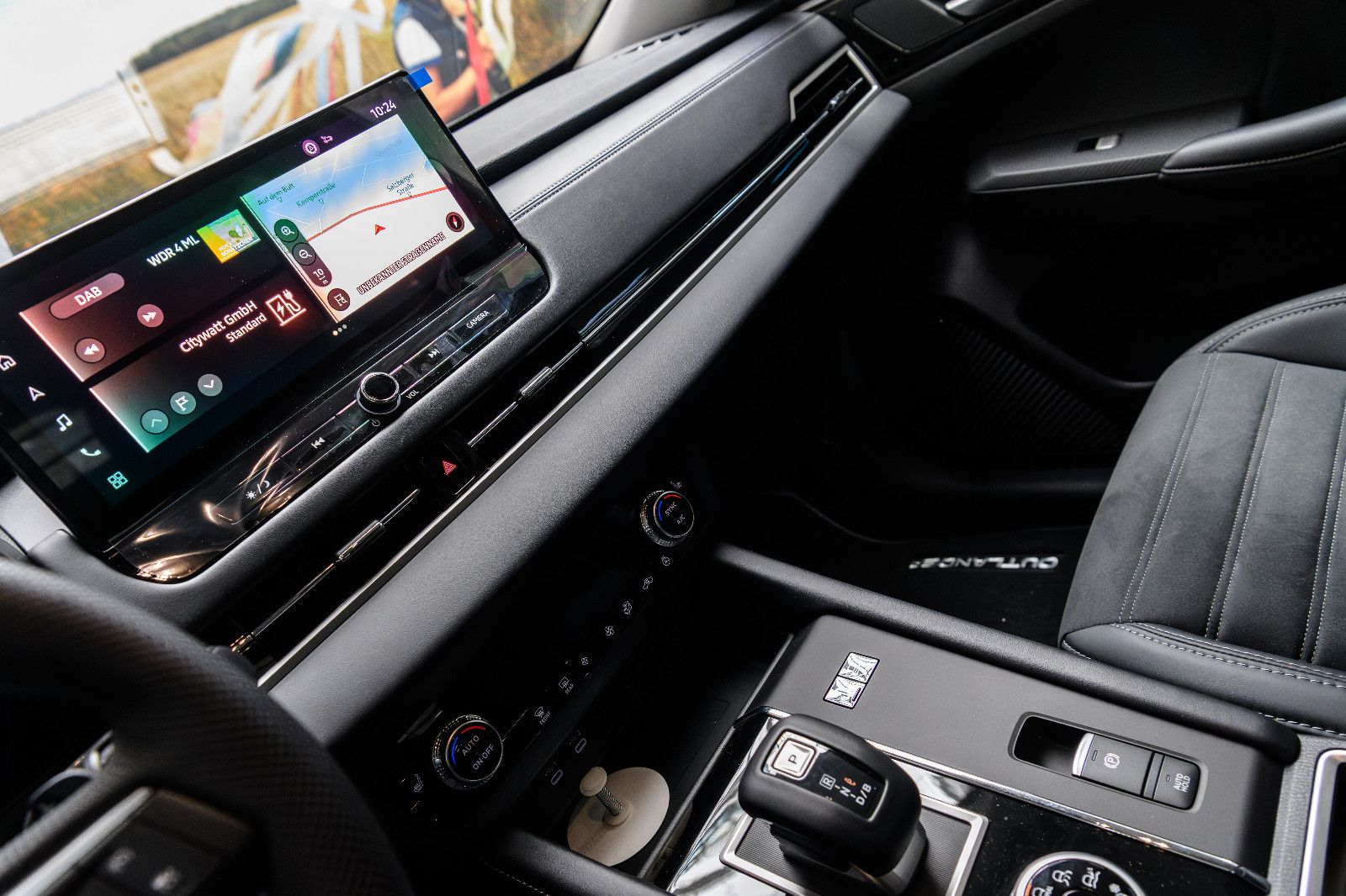 Fahrzeugabbildung Mitsubishi Outlander Intro Edition +4WD+ LED+AHK+Kam+20"