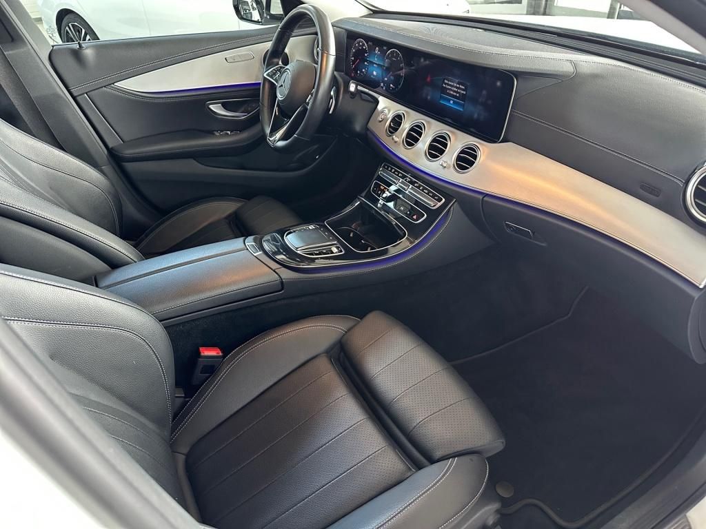Fahrzeugabbildung Mercedes-Benz E 300 deT Luxury ACC LED SHZ Ambie. el.Heck KAM