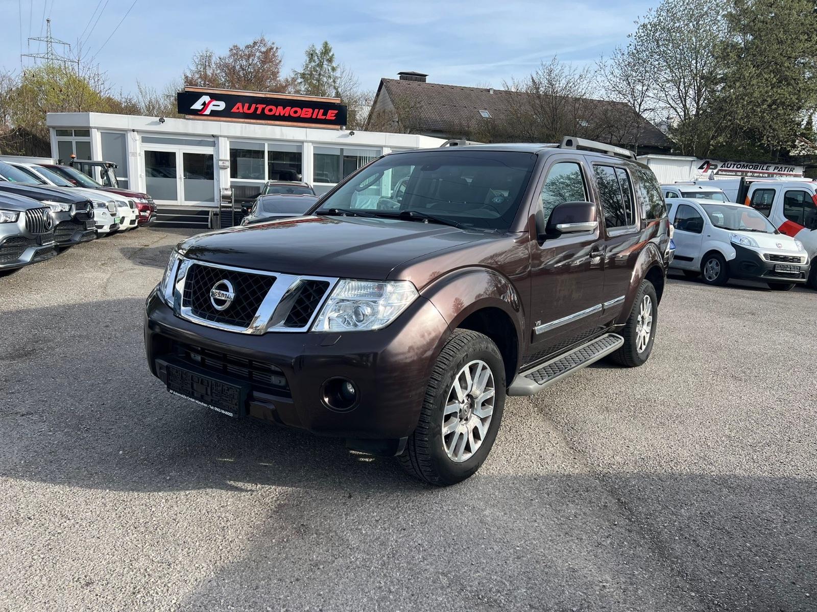 Nissan Pathfinder 3.0 dCi V6 LE | 231 ch | BVA | 7 places | Cuir | Toit ouvrant | Sièges électriques chauffants | Phares bi-xénon