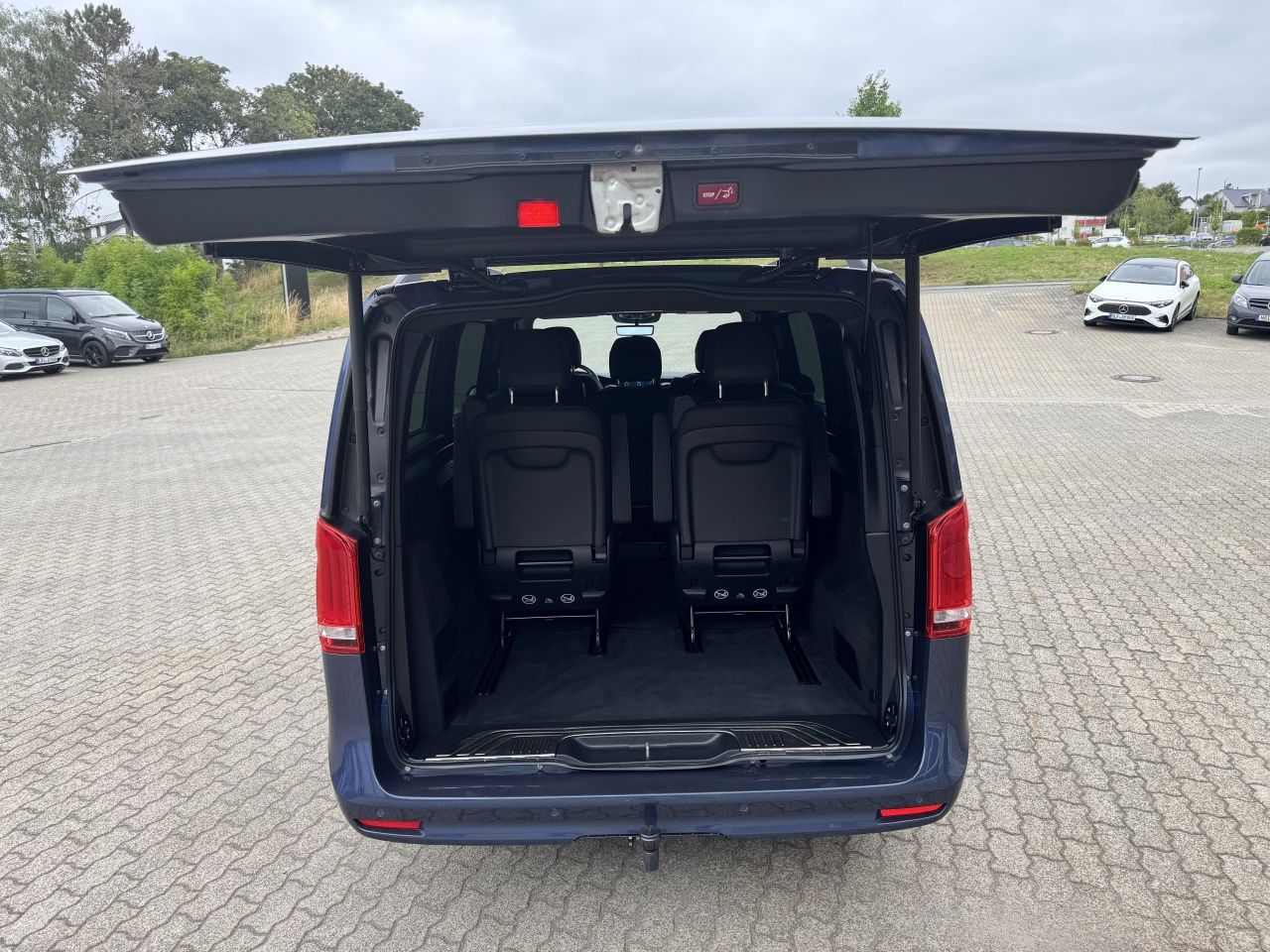 Fahrzeugabbildung Mercedes-Benz V 250d Avantgarde Ed. lang 4x4 AMG*Distronic*AHK