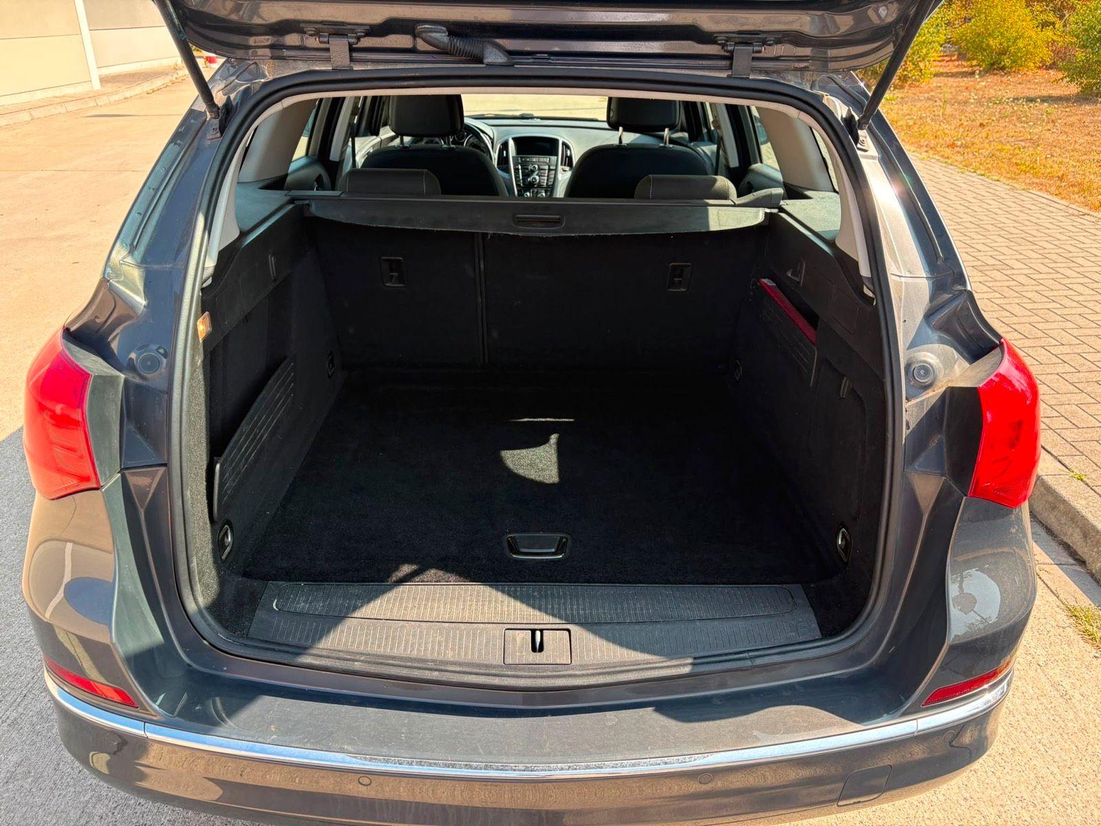 Opel Astra 2015 — photo 11