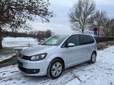 Volkswagen Touran 1.6 TDI AHK*BI-XENON*360°-PDC*TEMP*SiHZ* - VW Touran Gebrauchtwagen in Mainz