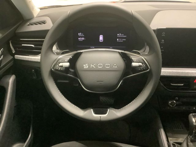 Kamiq Tour 1,0 85 kW DSG AHK NAVI ALU SHZG