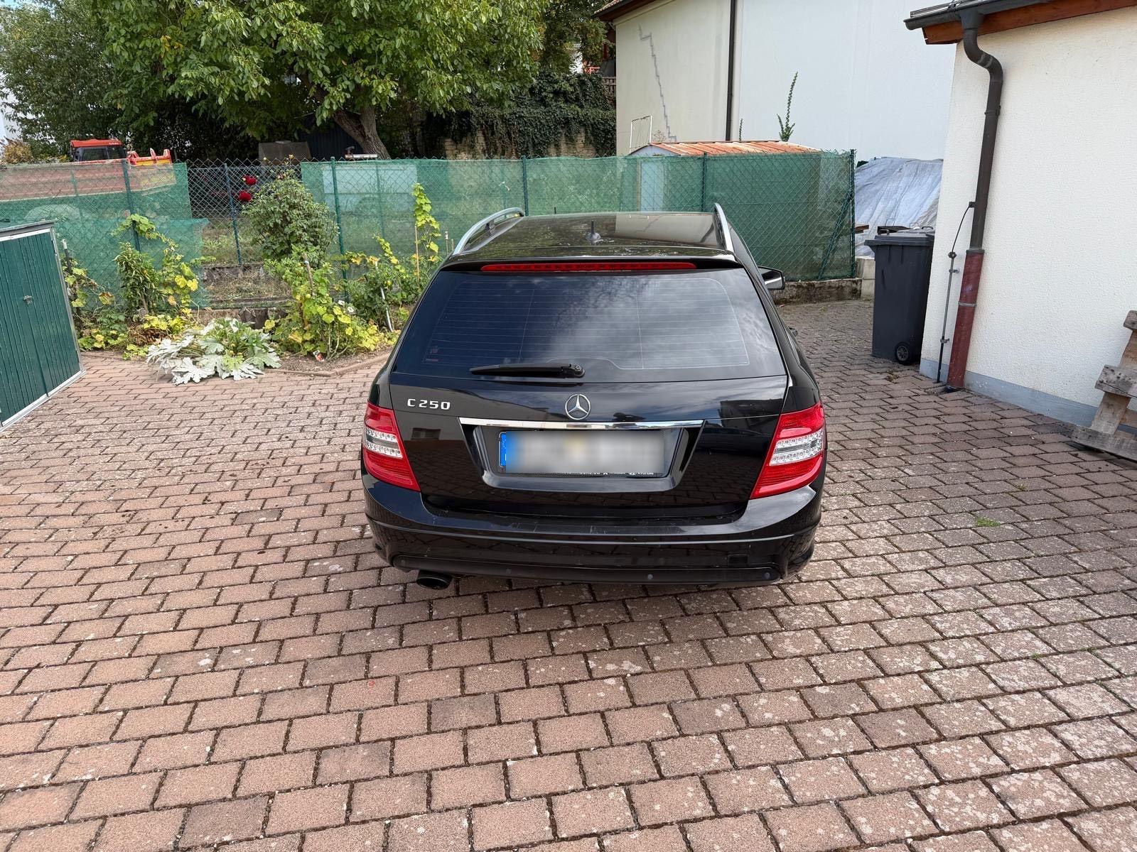 Mercedes-Benz C250 2011 — engine 204 HP (150kW)