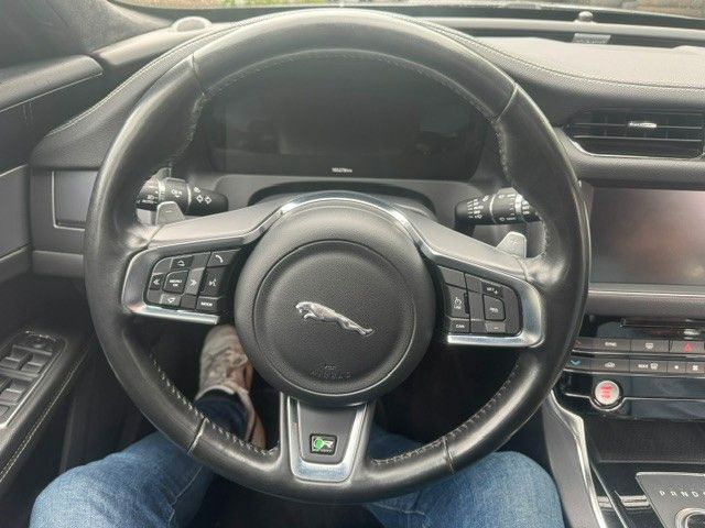 Fahrzeugabbildung Jaguar XF 20d 180PS R-Sport Sportbrake LEDER KAMERA