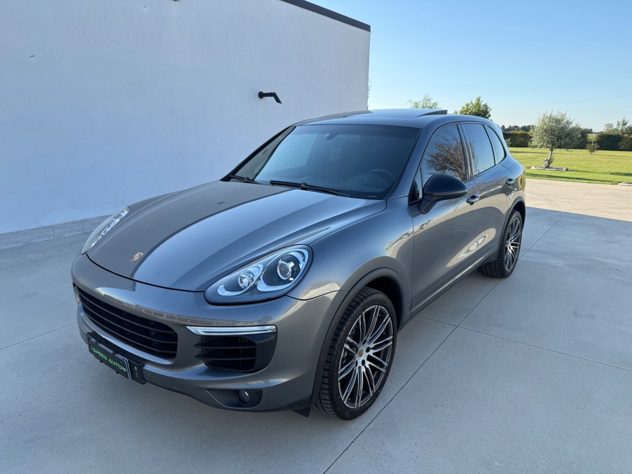 Porsche Cayenne - 1
