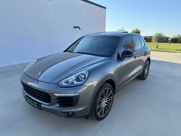 Porsche Cayenne - 1