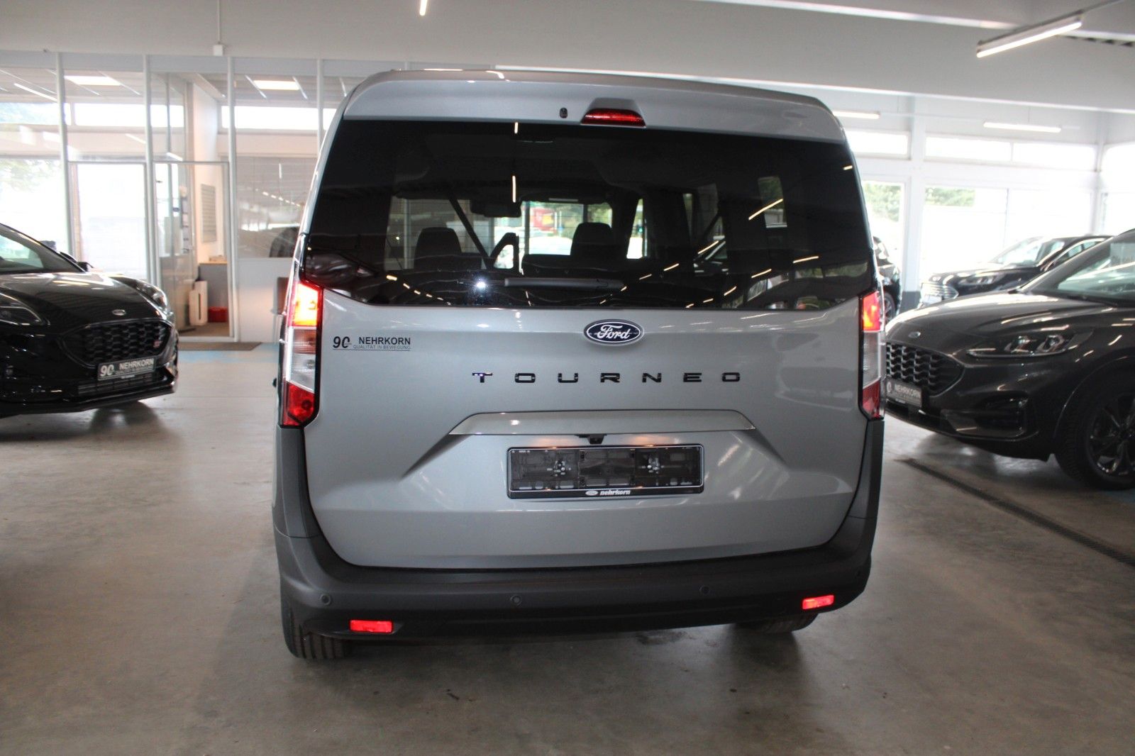 Fahrzeugabbildung Ford Tourneo Courier Titanium Kamera WinterPaket2 uvm