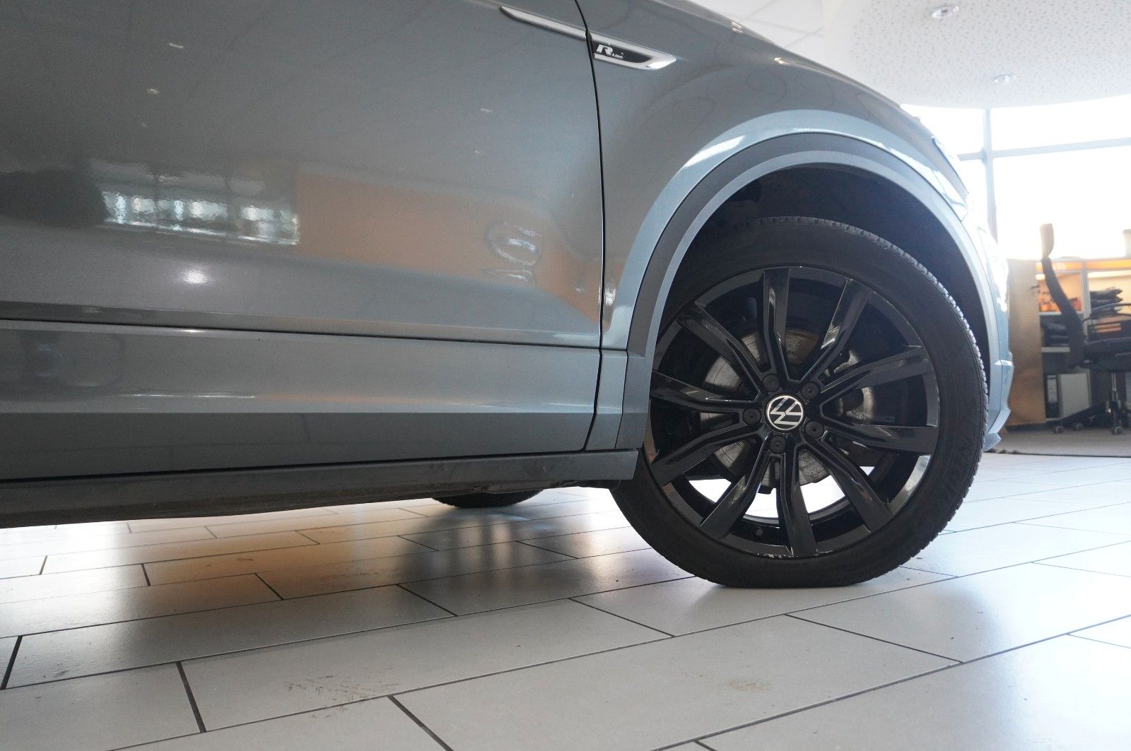 Fahrzeugabbildung Volkswagen T-Roc 1.5 TSI R-LINE SPORT NAVI/LED/KAMERA/VIRT.