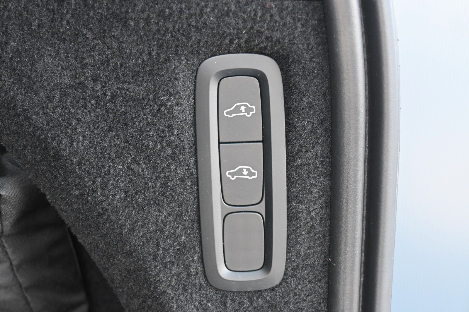 Fahrzeugabbildung Volvo B5D Ultimate Dark HK*HUD*PANO*STHZ*360*STHZ*AHK*