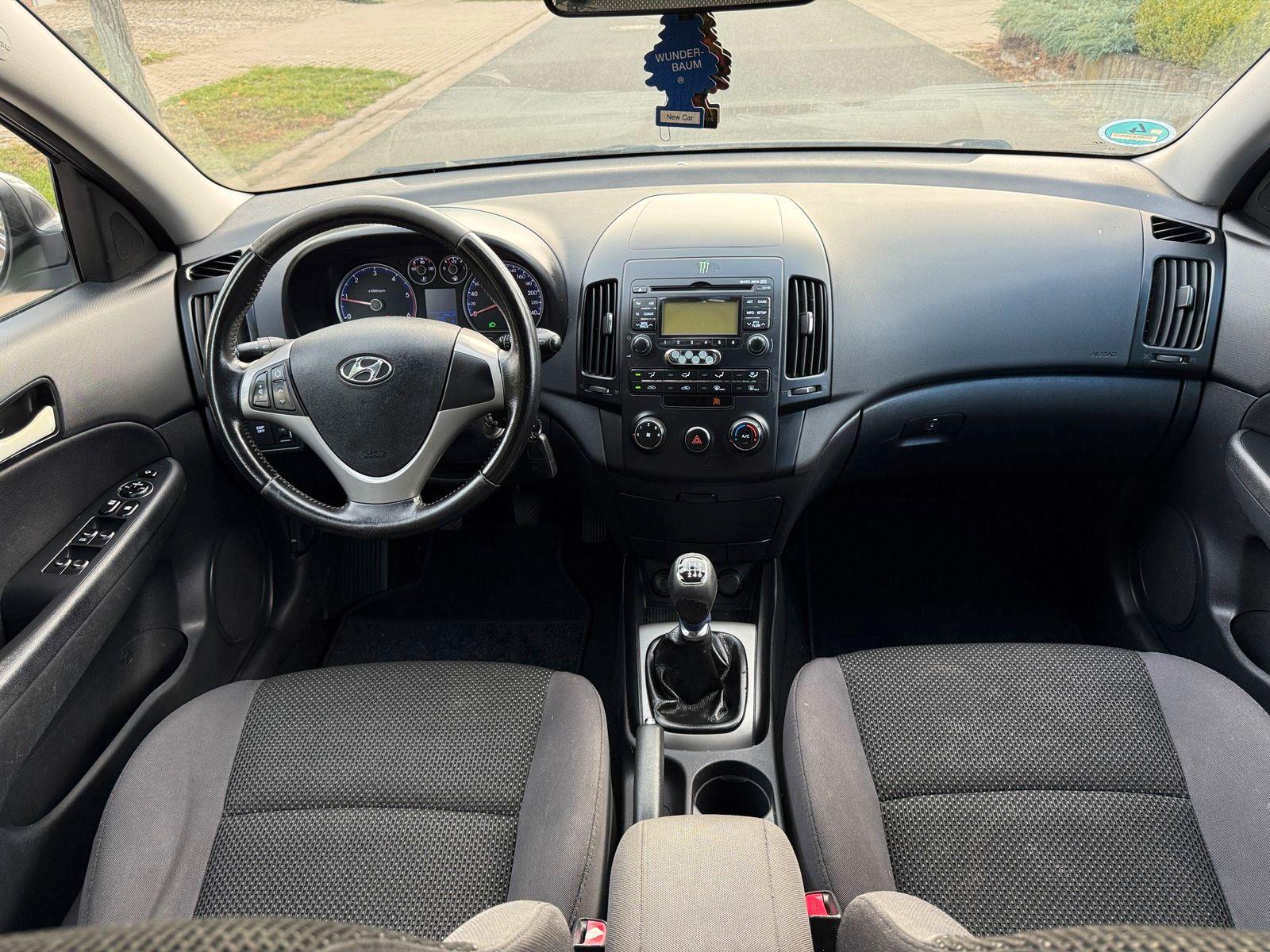 Hyundai i30 2011 — photo 15