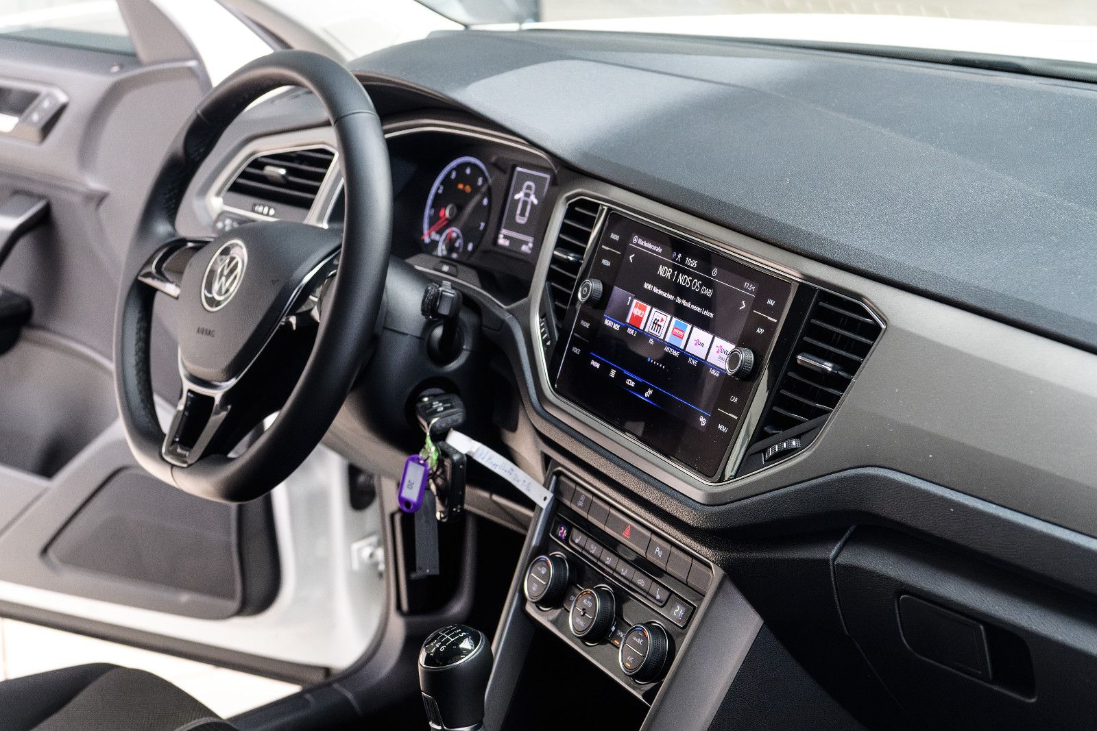 Fahrzeugabbildung Volkswagen T-Roc Style +Bicolor +Navi *GJR+SHZ+LANE ASS