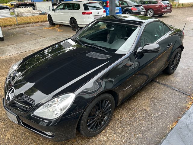 Fahrzeugabbildung Mercedes-Benz SLK 200 Kompressor Aut.+Leder+Navi+SHZ+PDC+BT+