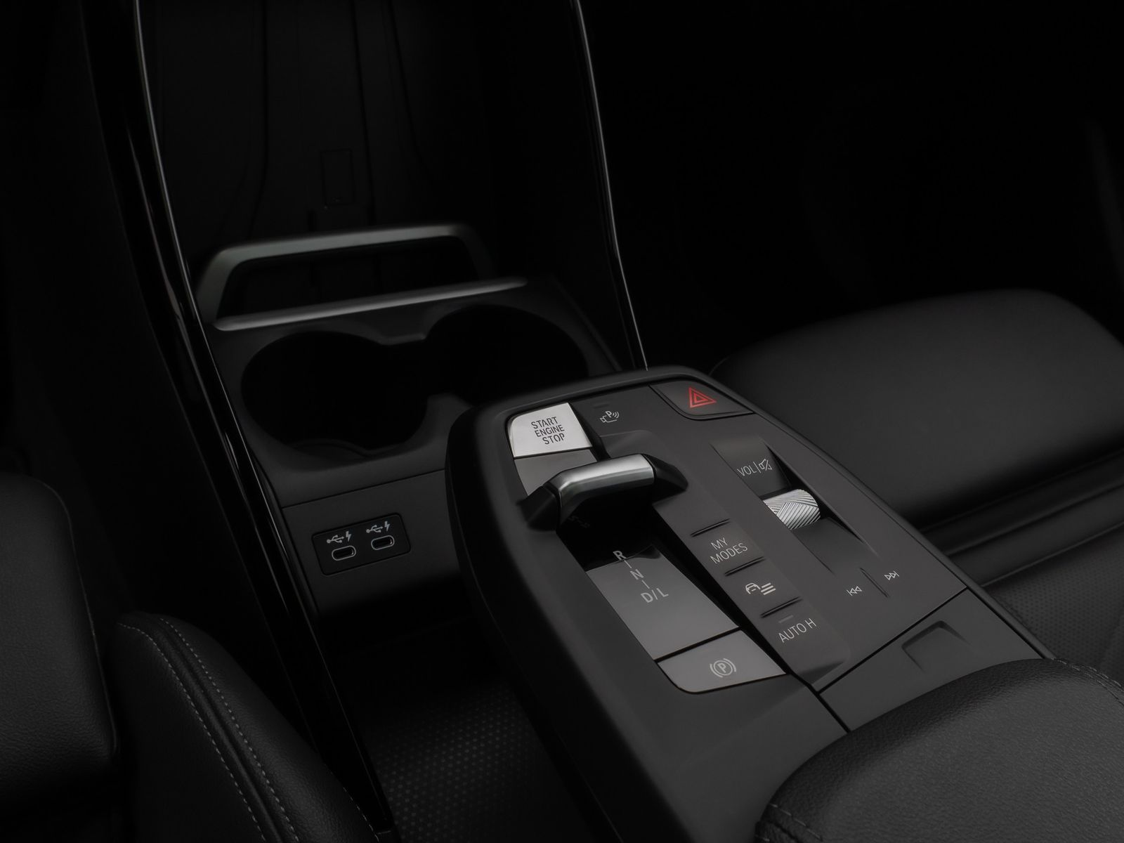 Fahrzeugabbildung BMW 218d Active Tourer Panorama 360°HUD Komfort AHK