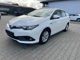 Toyota Auris Touring Hybrid 1,8-l-VVT Comfort - weiße Toyota Auris Touring Sports