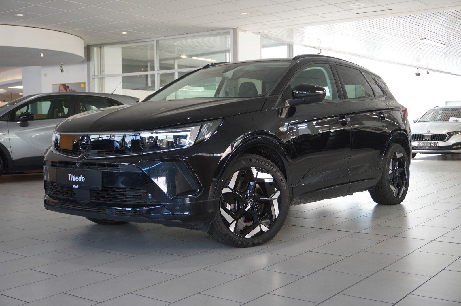 Fahrzeugabbildung Opel Grandland (X) 1.6T GSe HYBRID 4X4 NAVI/SPORT/AHK