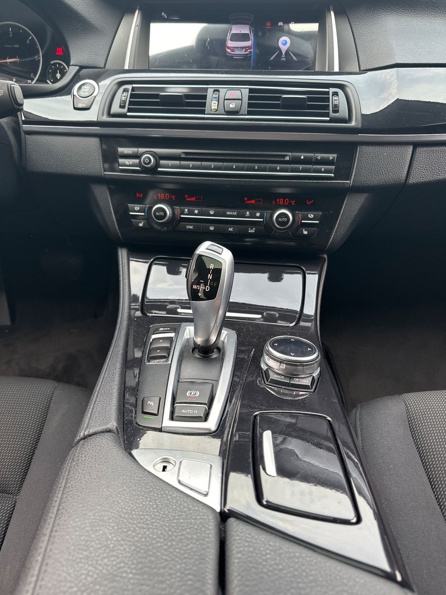 Fahrzeugabbildung BMW 520 d Limousine Aut. NAV+XEN+GLASDACH+PDC+HIFI