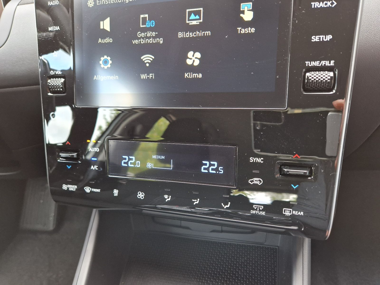 Fahrzeugabbildung Hyundai TUCSON Hybrid 1.6 T-GDi 230PS Automatik LED +WKR