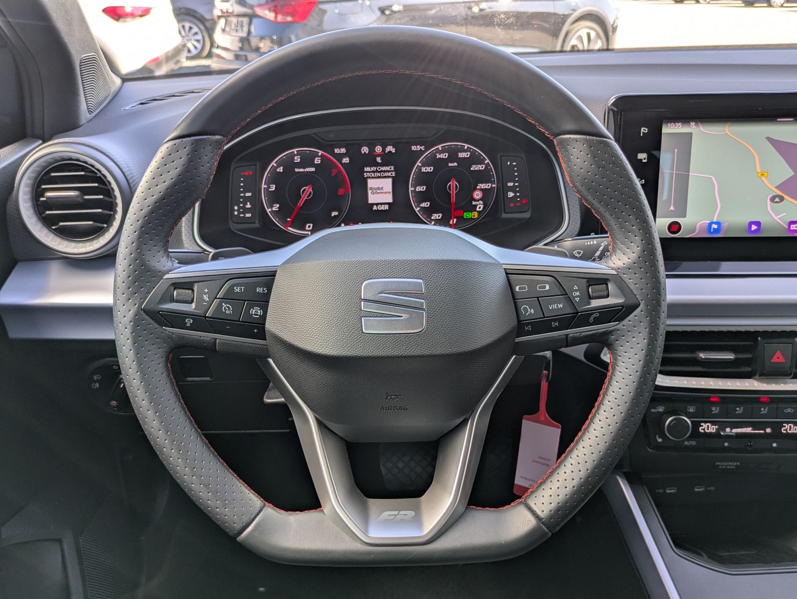 Fahrzeugabbildung SEAT Arona 1.0 TSI FR DSG AHK*ACC*LED*APP*DAB*KAMERA